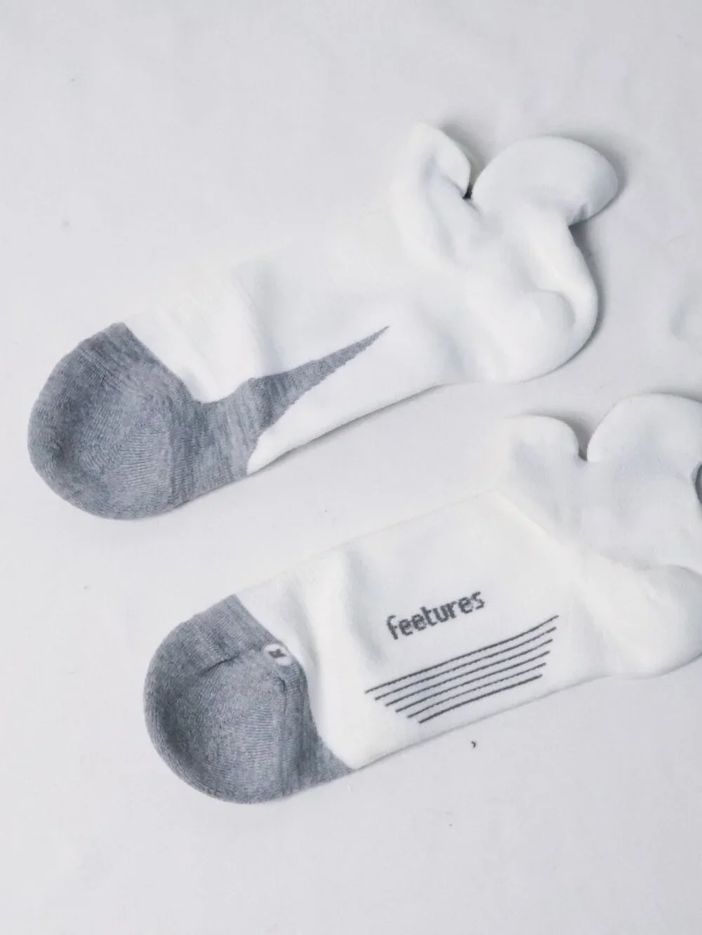 Size L | Feetures Ankle Socks White Gray Low Cut Socks